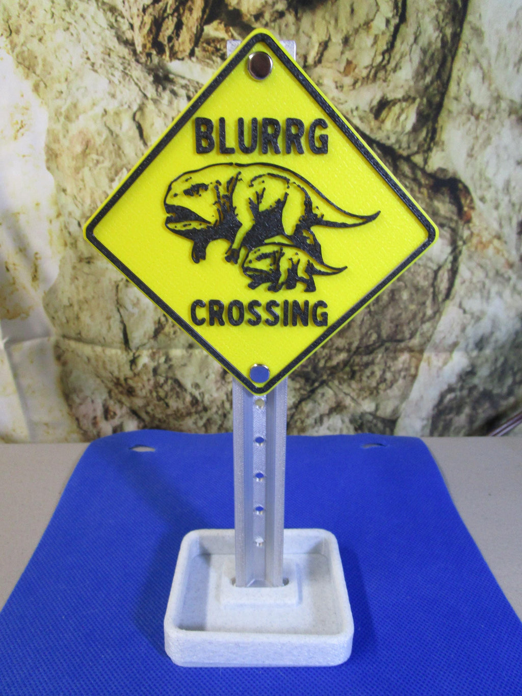 BLURRG Crossing Desk Sign & Candy Tray