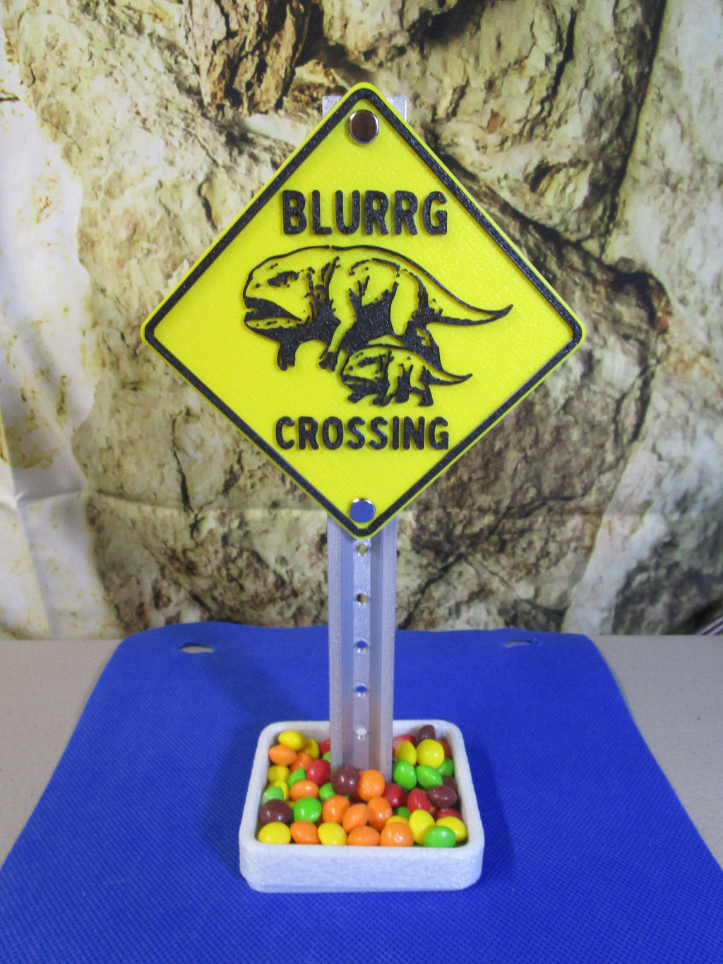 BLURRG Crossing Desk Sign & Candy Tray