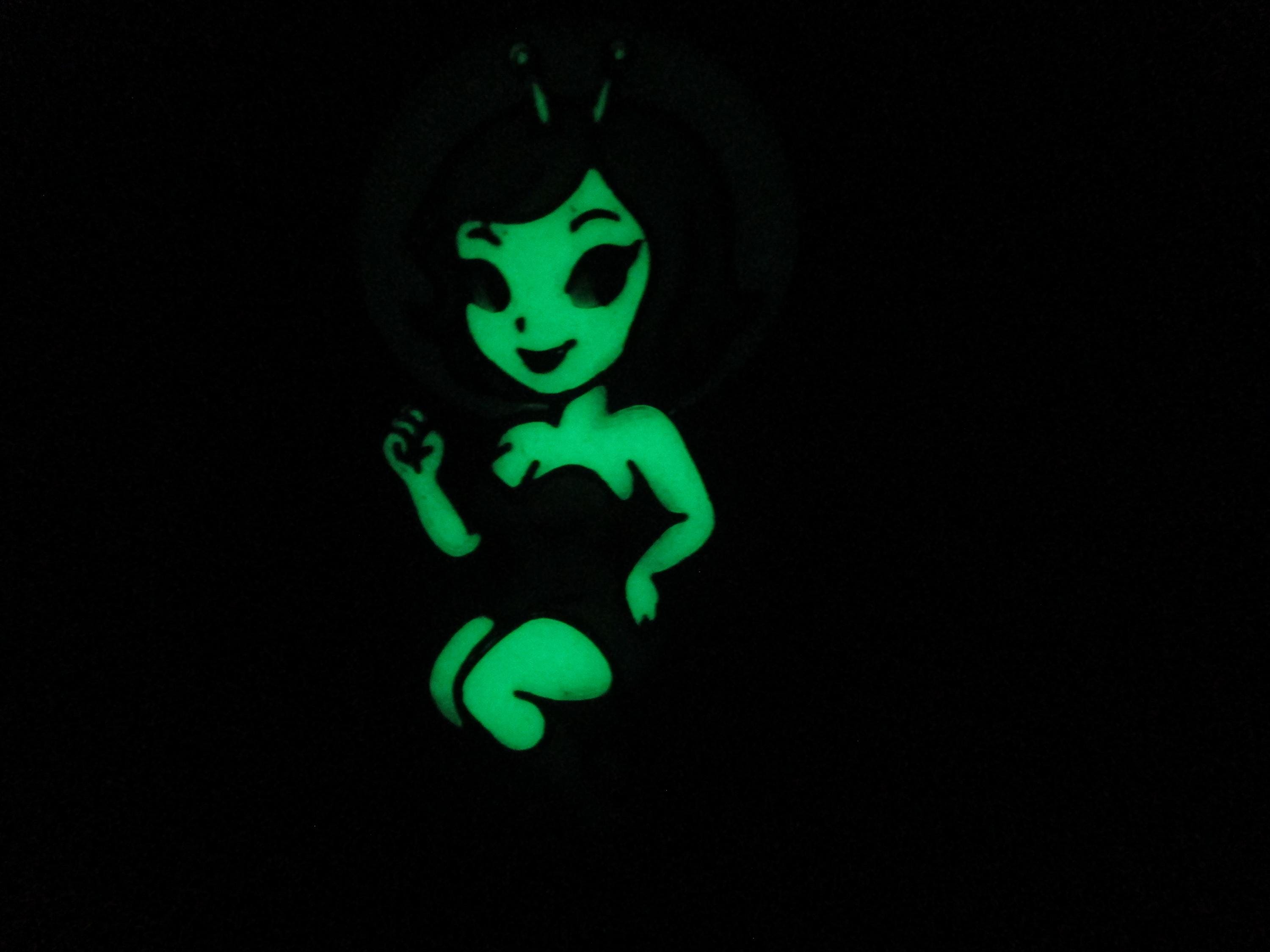Adorable “Stary” Alien Keychain – Glow-in-the-Dark Charm / Zipper Pull