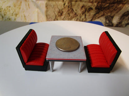 1950s Diner Booth Set – Retro Restaurant Miniature, 1:32 Scale Diorama Accessory