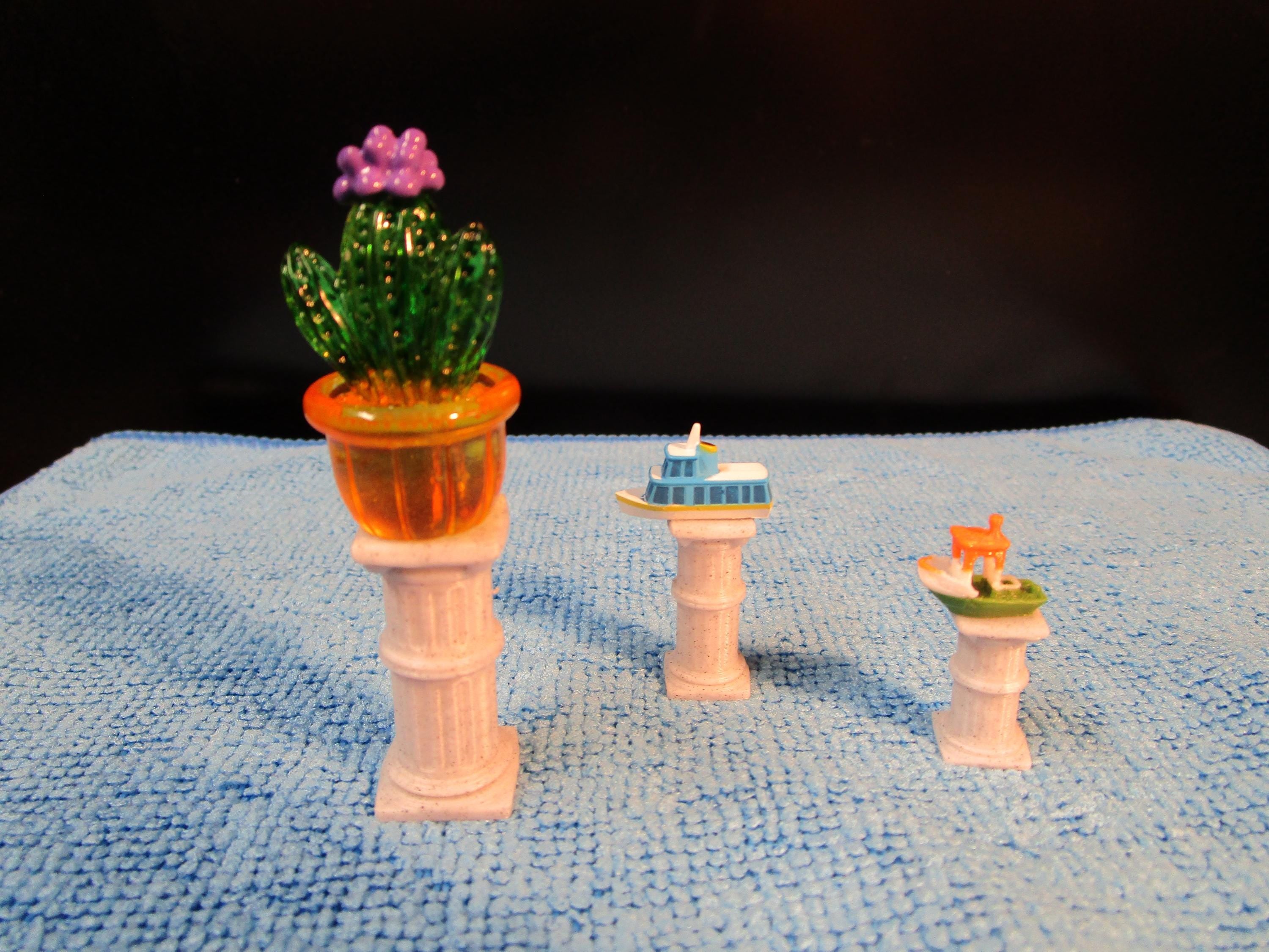 1:24 Scale Roman Columns – Miniature Pedestals for Dollhouse Dioramas, Classical Decor Stands