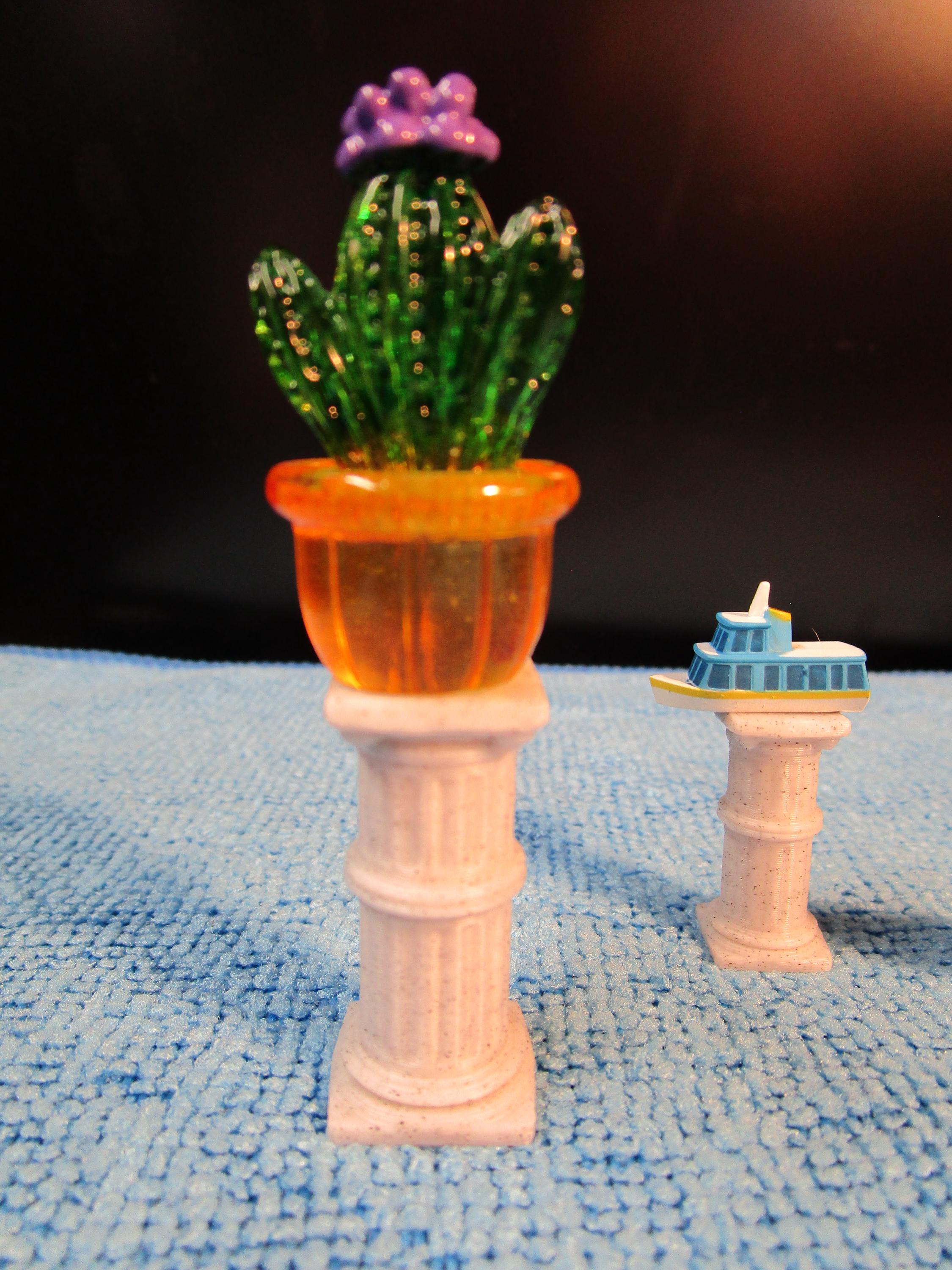 1:24 Scale Roman Columns – Miniature Pedestals for Dollhouse Dioramas, Classical Decor Stands