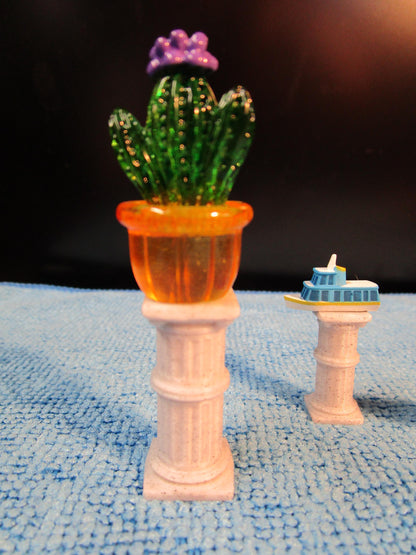 1:24 Scale Roman Columns – Miniature Pedestals for Dollhouse Dioramas, Classical Decor Stands